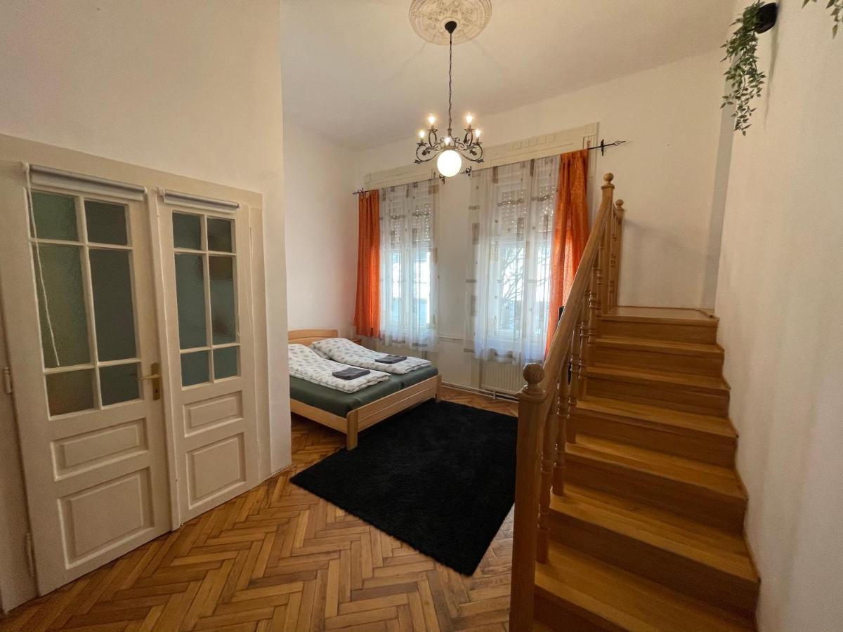 Lyrius Vendégház - Debrecen Esterno foto