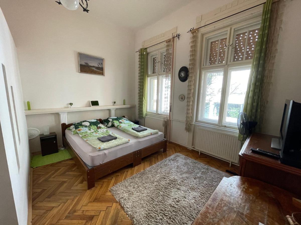 Lyrius Vendégház - Debrecen Esterno foto