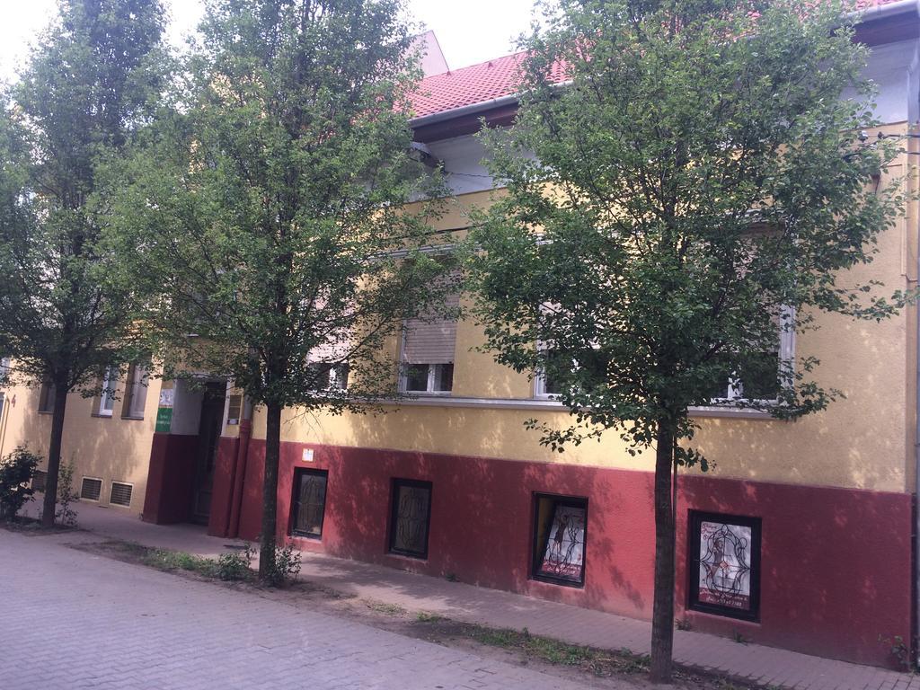 Lyrius Vendégház - Debrecen Esterno foto